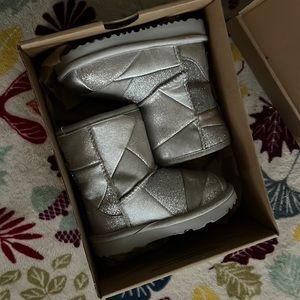 UGG CLASSIC SHORT PATCHWORK TODDLER BOOTS